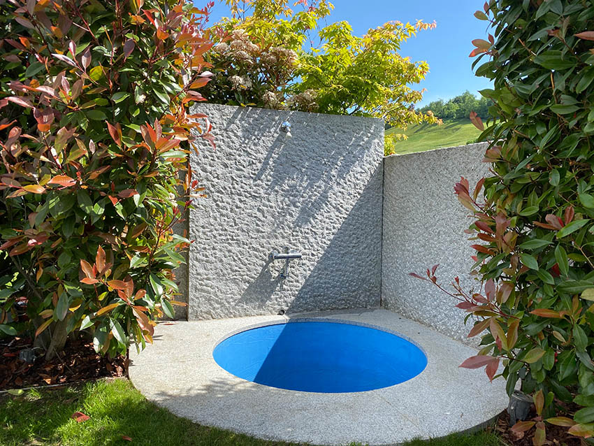 Dusche Aussenj Web.jpg